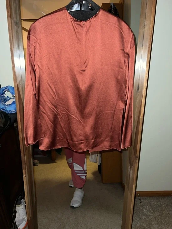 Vince Women’s Knot Front Blouse in Rosewood - Picture 6 of 10